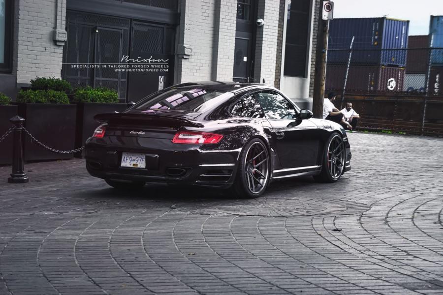  Porsche 911 Turbo by ReinART Design 2015 года  (фото 3 из 17)